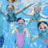 Séance piscine entre copains à la colonie de vacances