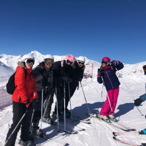 Groupe ados en sortie ski de piste avec le village-club Neige et Soleil