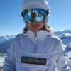 Portrait d'une ado en journée ski