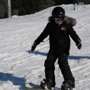 Séjour pour les enfants sur l'apprentissage et le perfectionnement de la pratique du snowboard