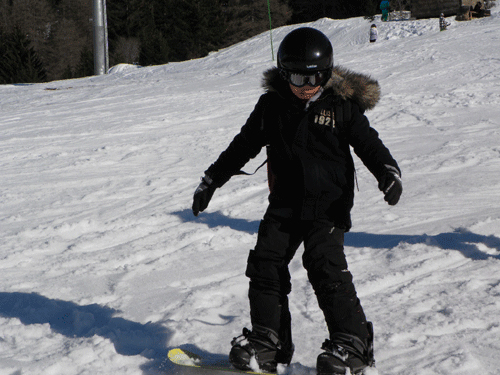 Séjour pour les enfants sur l'apprentissage et le perfectionnement de la pratique du snowboard