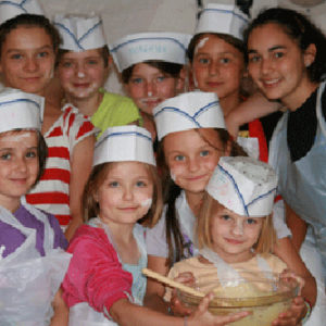 Colonie de vacances pour jeunes enfants avec cours de pâtisserie