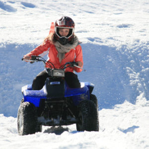 Colonie de vacances pour adolescents spéciale ski et quad sur neige