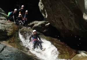 La colonie de vacances pour adolescents autour des sports en eaux vives