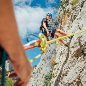 jeune en escalade