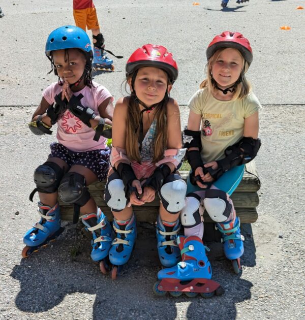 Activite roller pour les tous petits de la colonie de vacances
