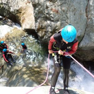 Ados en sortie canyoning