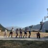 equipe de basket sur le terrain de la colonie de vacances