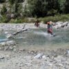 Traversee d'une riviere en moto