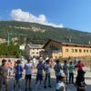 Groupe d'enfants faisant des jeux collectifs au centre de vacances Neige et Soleil de Bramans