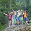 Groupe d'enfant en randonnée