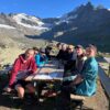 Groupe d'ados en randonnee avec le village-club Neige et Soleil de Bramans