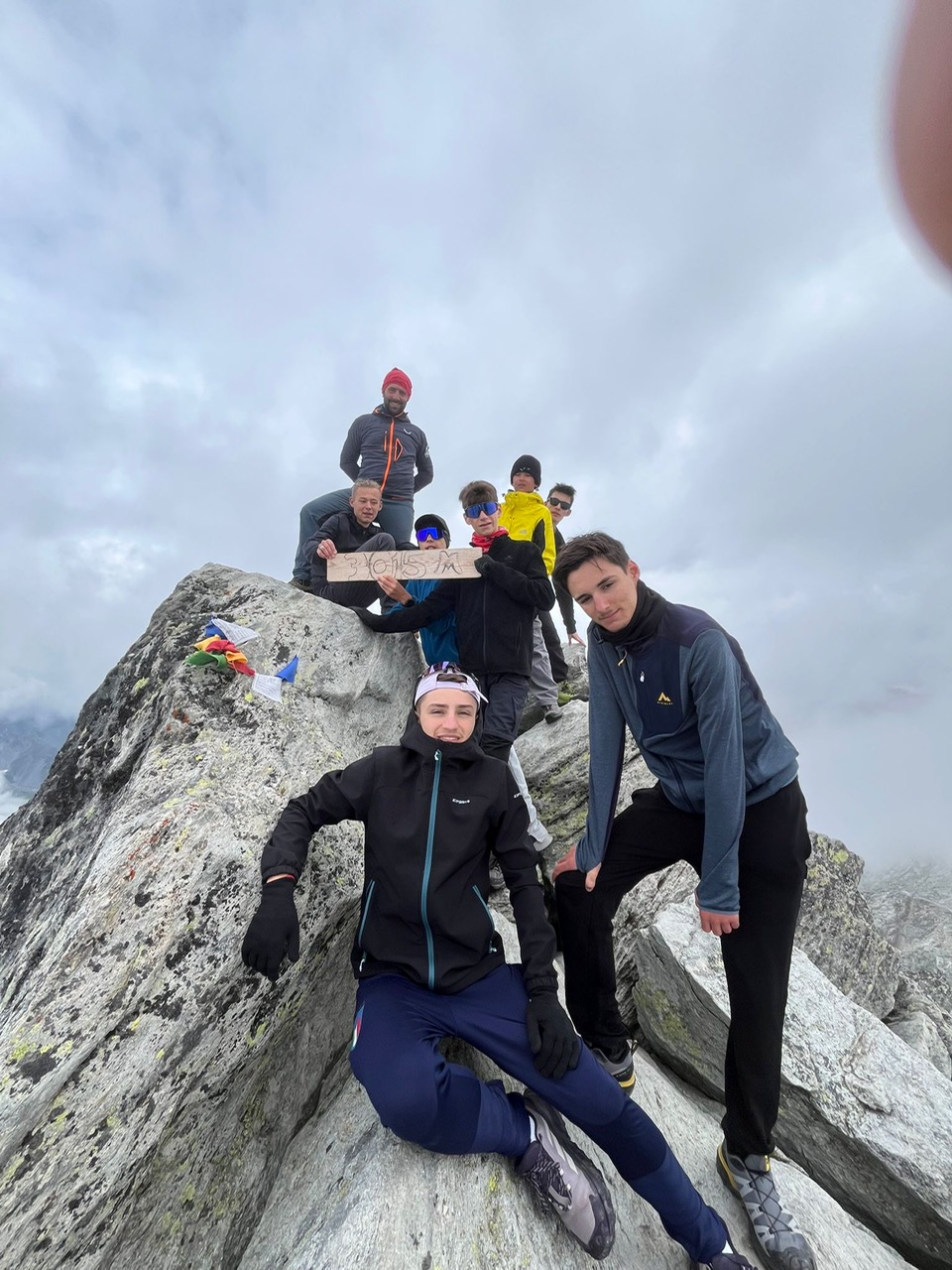 Les jeunes participants au défi 3000 de neige et soleil à Val Cenis ont atteint leur premier sommet