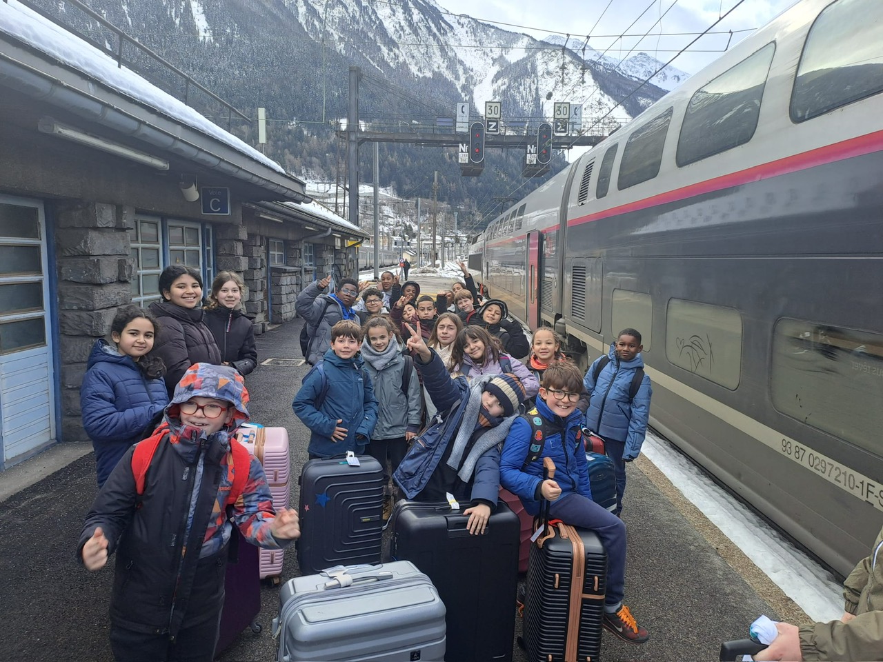 Confiance et autonomie de l'enfant :  quels sont les bienfaits d'une colonie de vacances ?